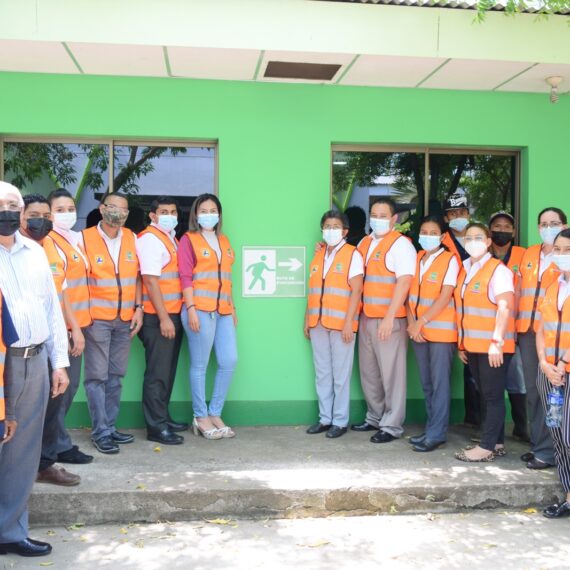 UCN REALIZA ENTREGA DE CHALECOS DISTINTIVOS A LAS BRIGADAS MULTI-AMENAZAS DEL CAMPUS CENTRAL