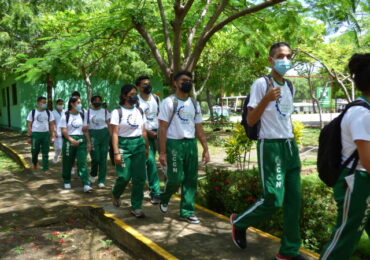 Estudiantes del Colegio Central de Nicaragua, La Fuente visitan Campus Doral de UCN