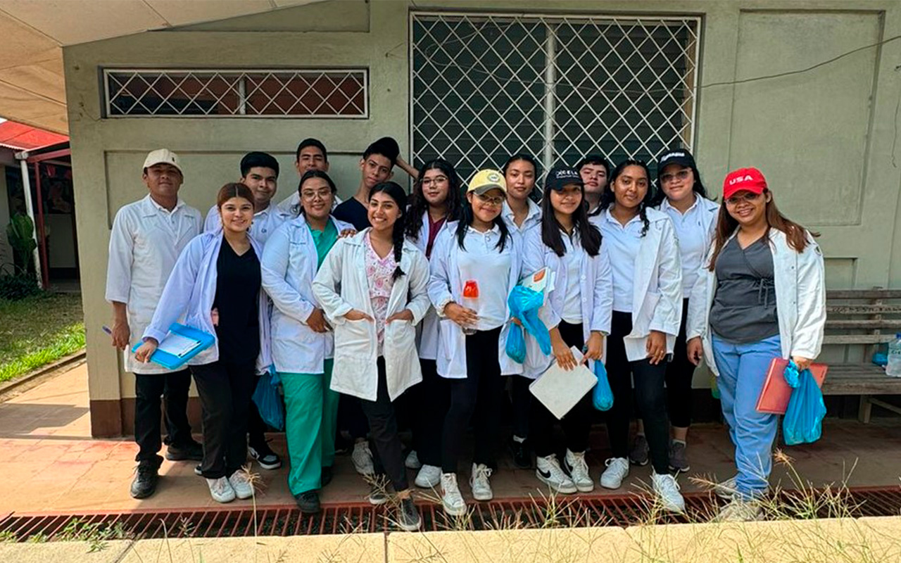 ESTUDIANTES DE LA CARRERA DE MEDICINA Y CIRUGÍA EN LUCHA ANTI EPIDÉMICA ...